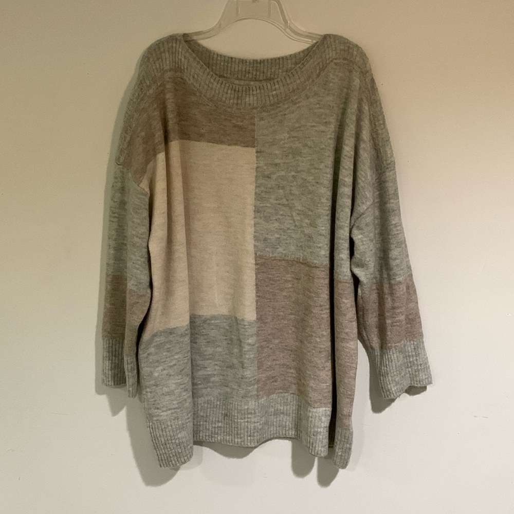 Heather Gray Long Sleeved Sweater, Women’s size 26/28